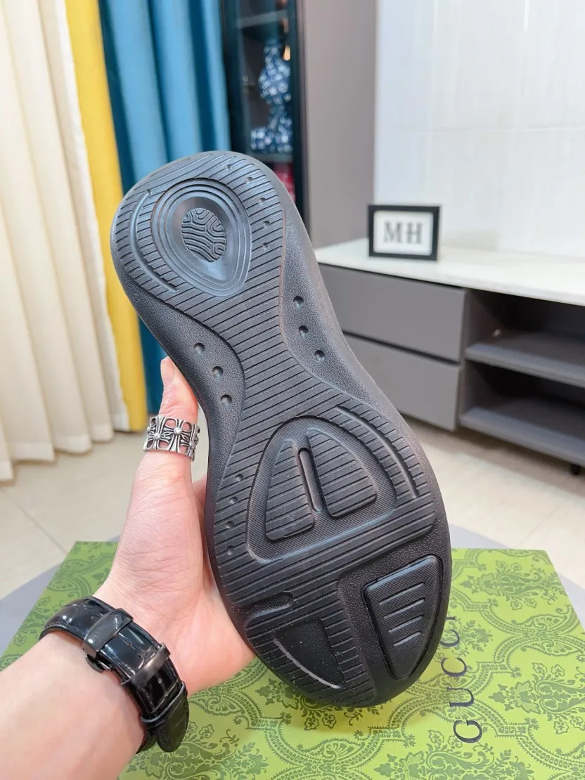 Men's shoes 💰440🌹🌹[GUCCI] Gucci's new lace-up casual men's shoes are on the market first, and the materials and workmanship are superior to all versions on the market. The highest quality shipped first-layer cowhide with imported original perforated materials➕Genuine leather lining, privately molded soft outsole, high foot comfort, imported special materials highlight the brand's unique charm, high-end customization 38-44